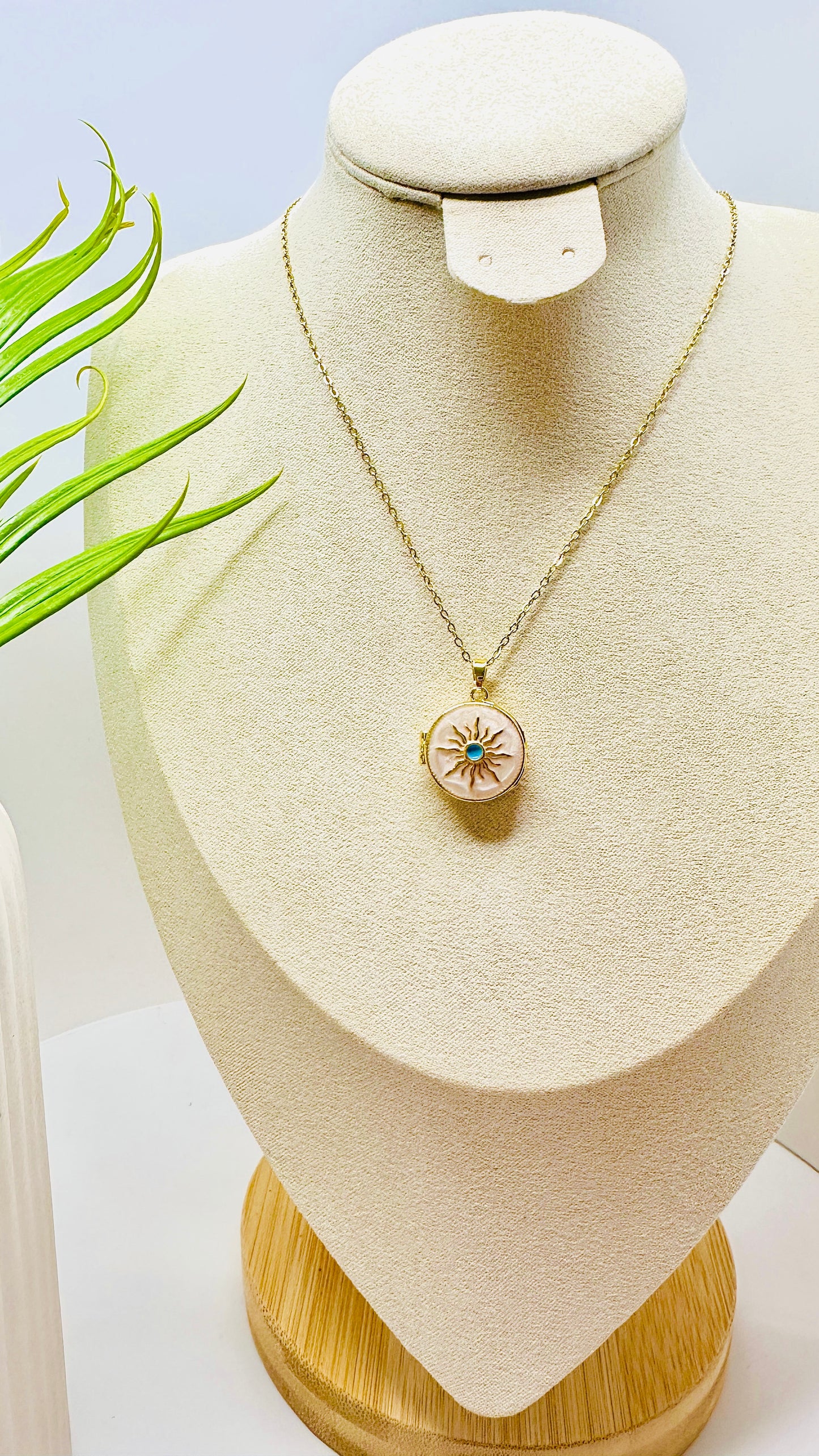 Sunburst White Necklace