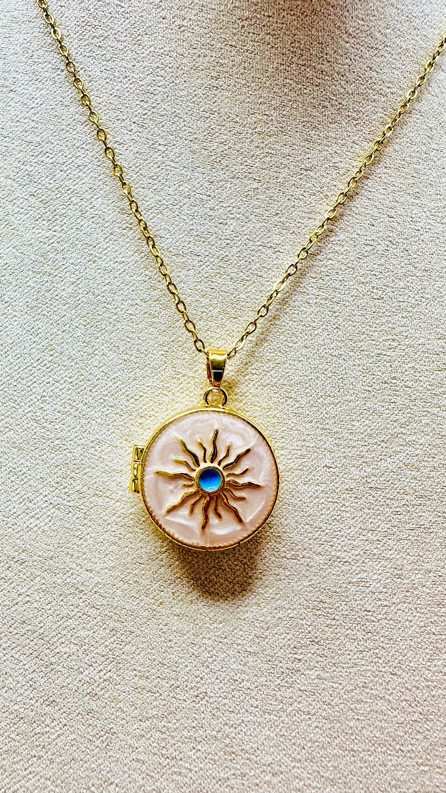 Sunburst White Necklace