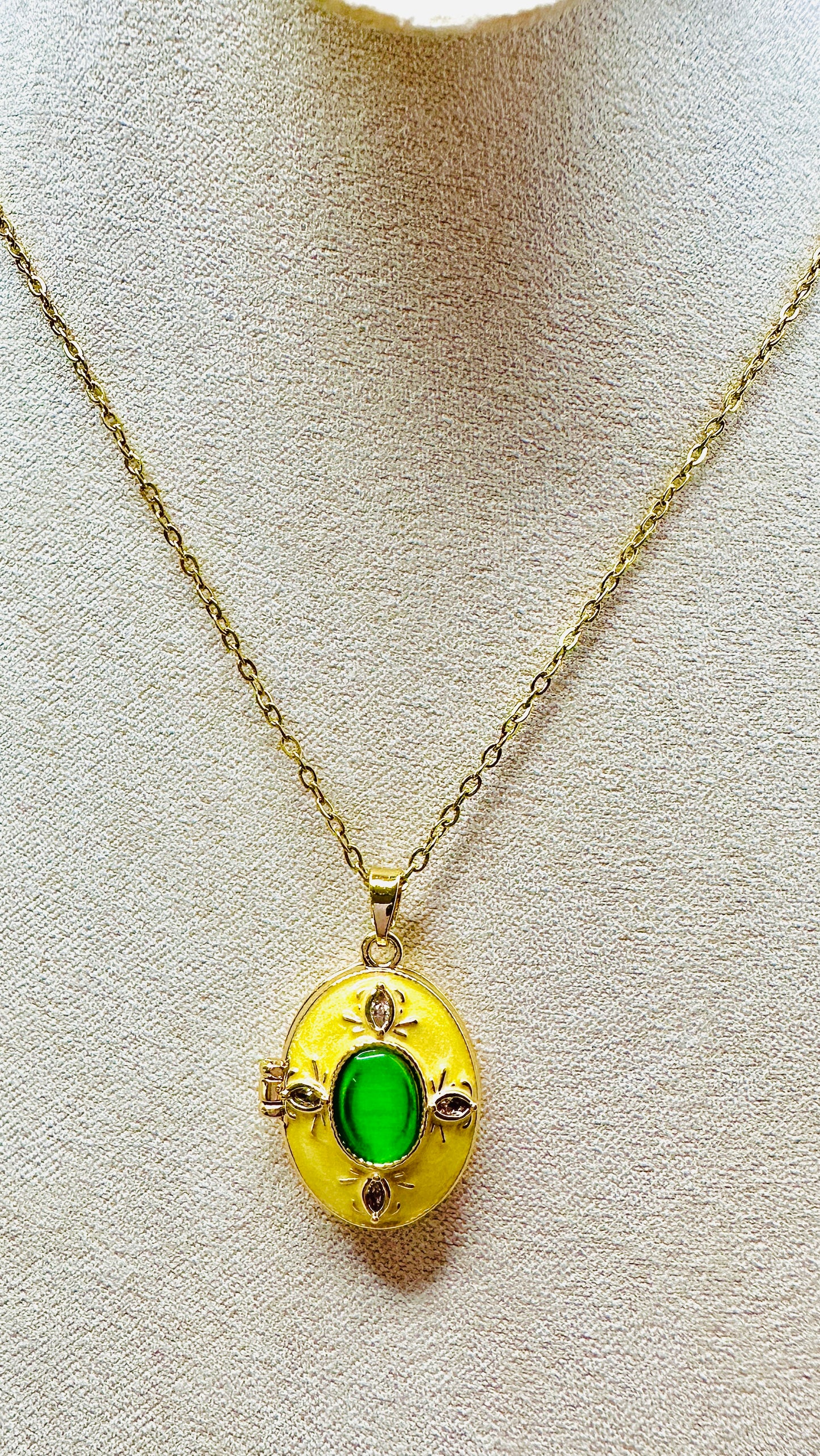 Emerald Glow Necklace