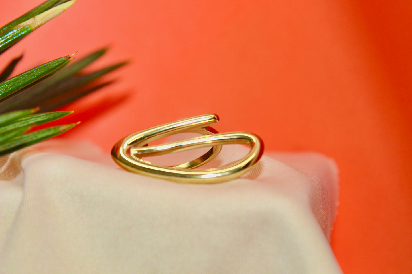 Sculpted Loop Gold Ring