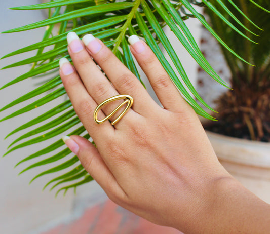Sculpted Loop Gold Ring