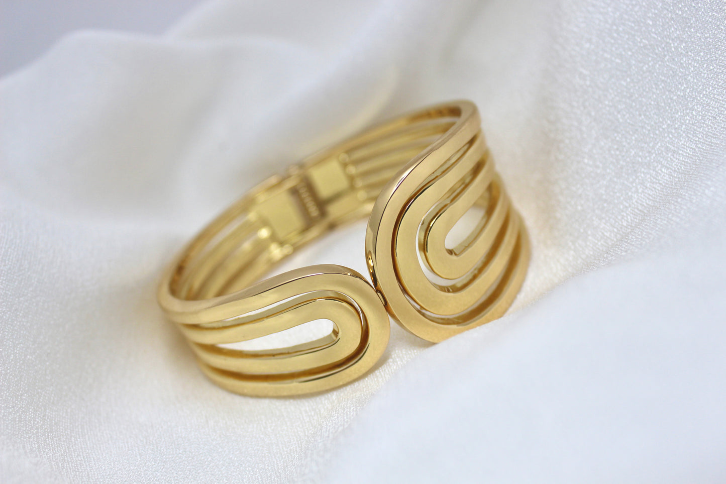 Golden Oval Link Bangle