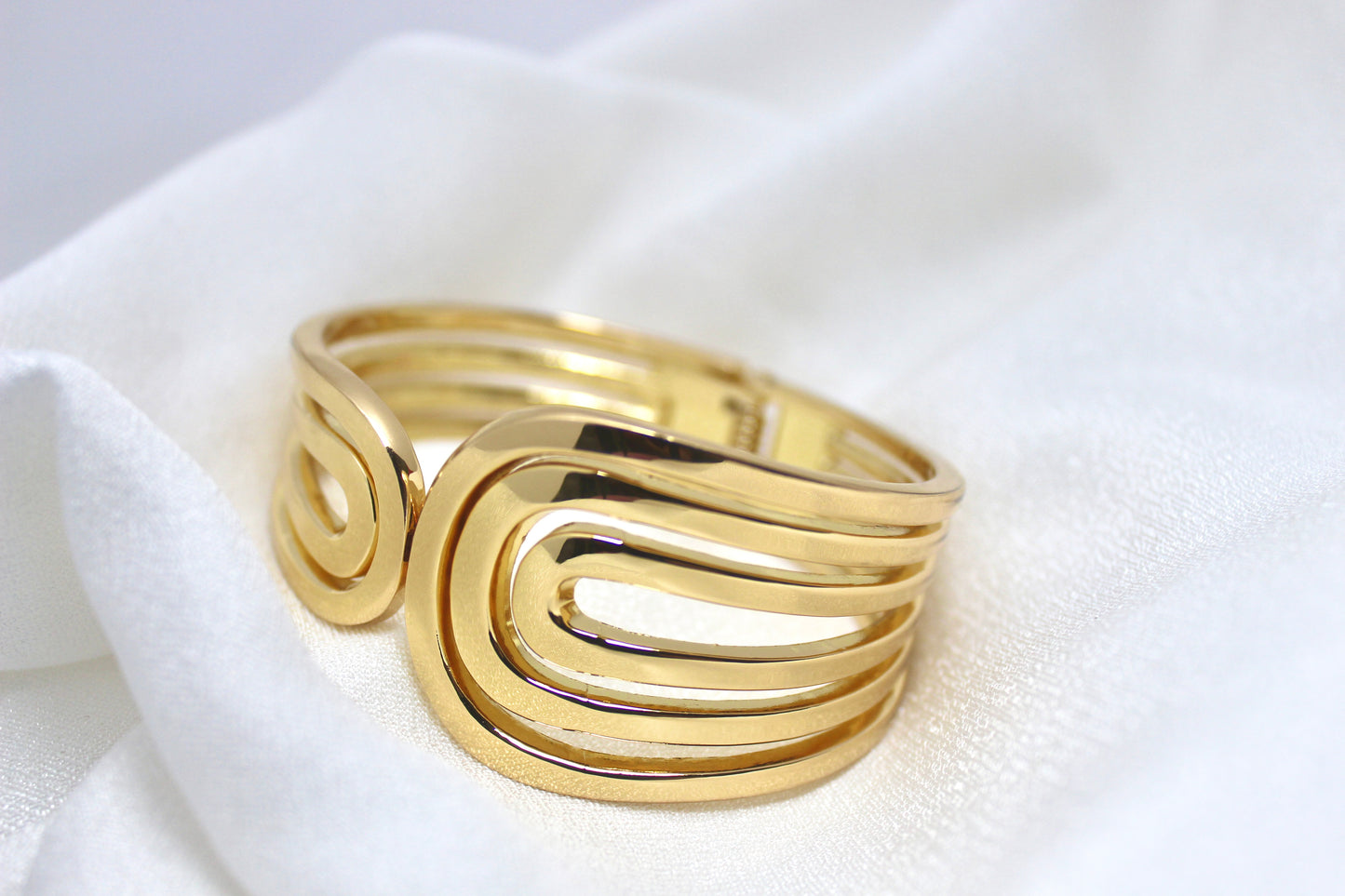 Golden Oval Link Bangle