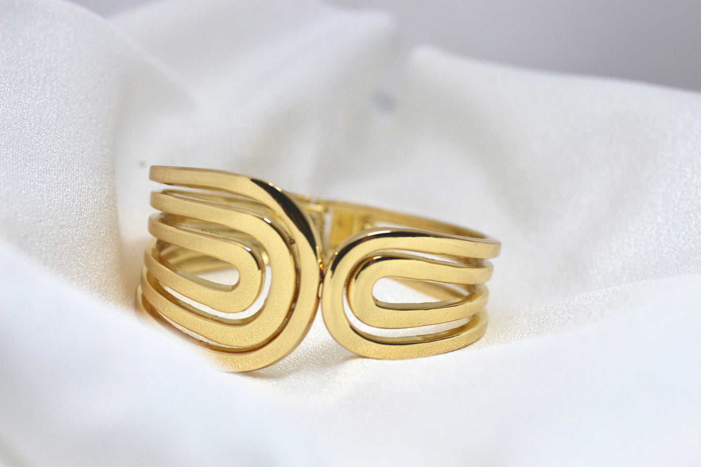 Golden Oval Link Bangle