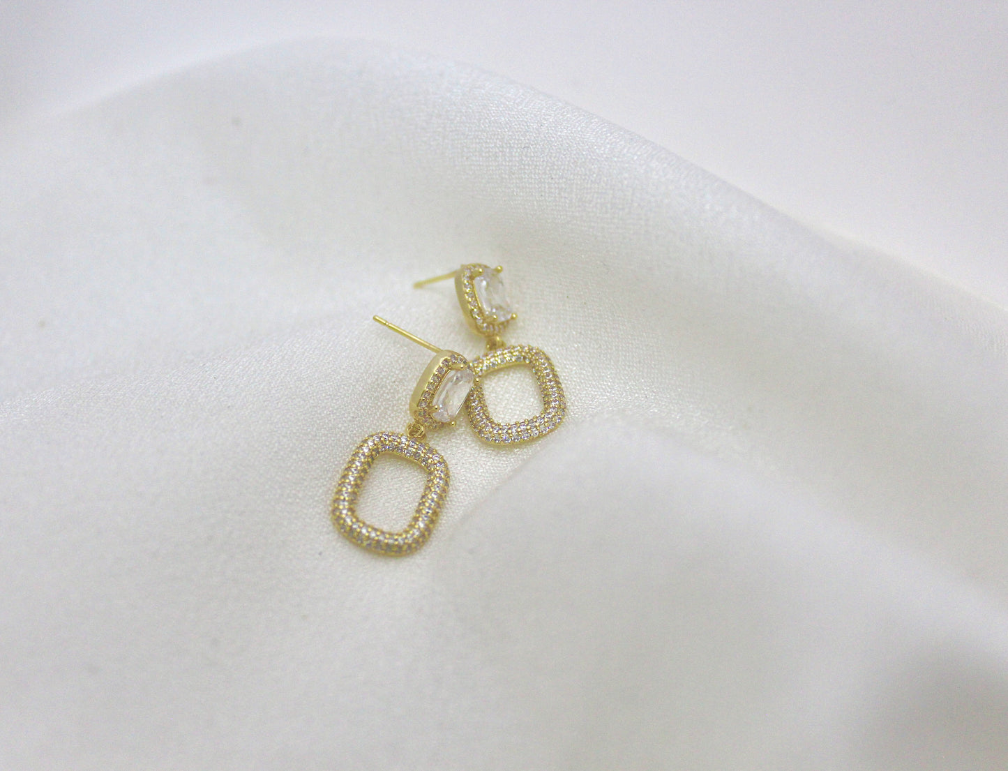 Oval Drop Dangle Earrings