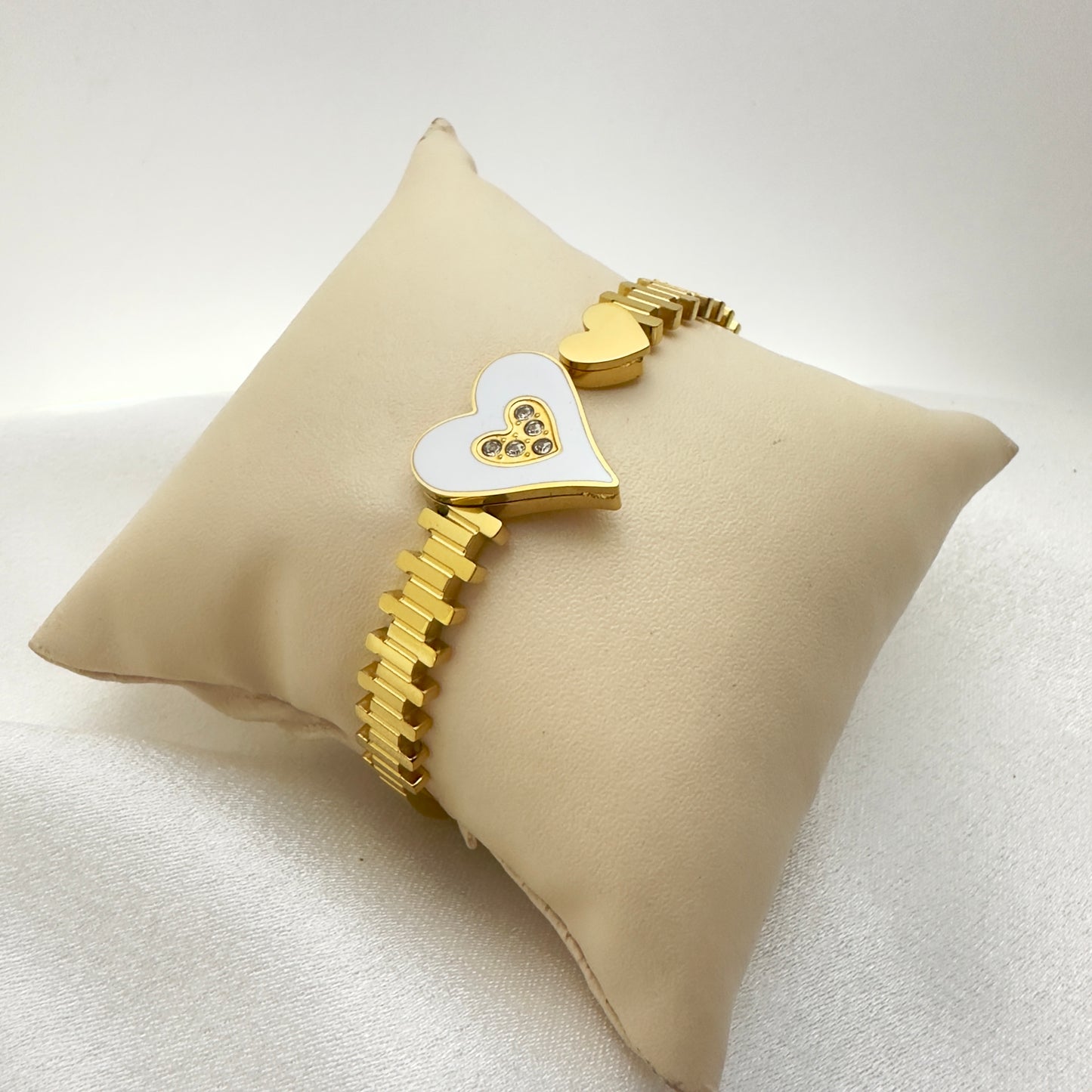 Amour White Heart Gold Cuff