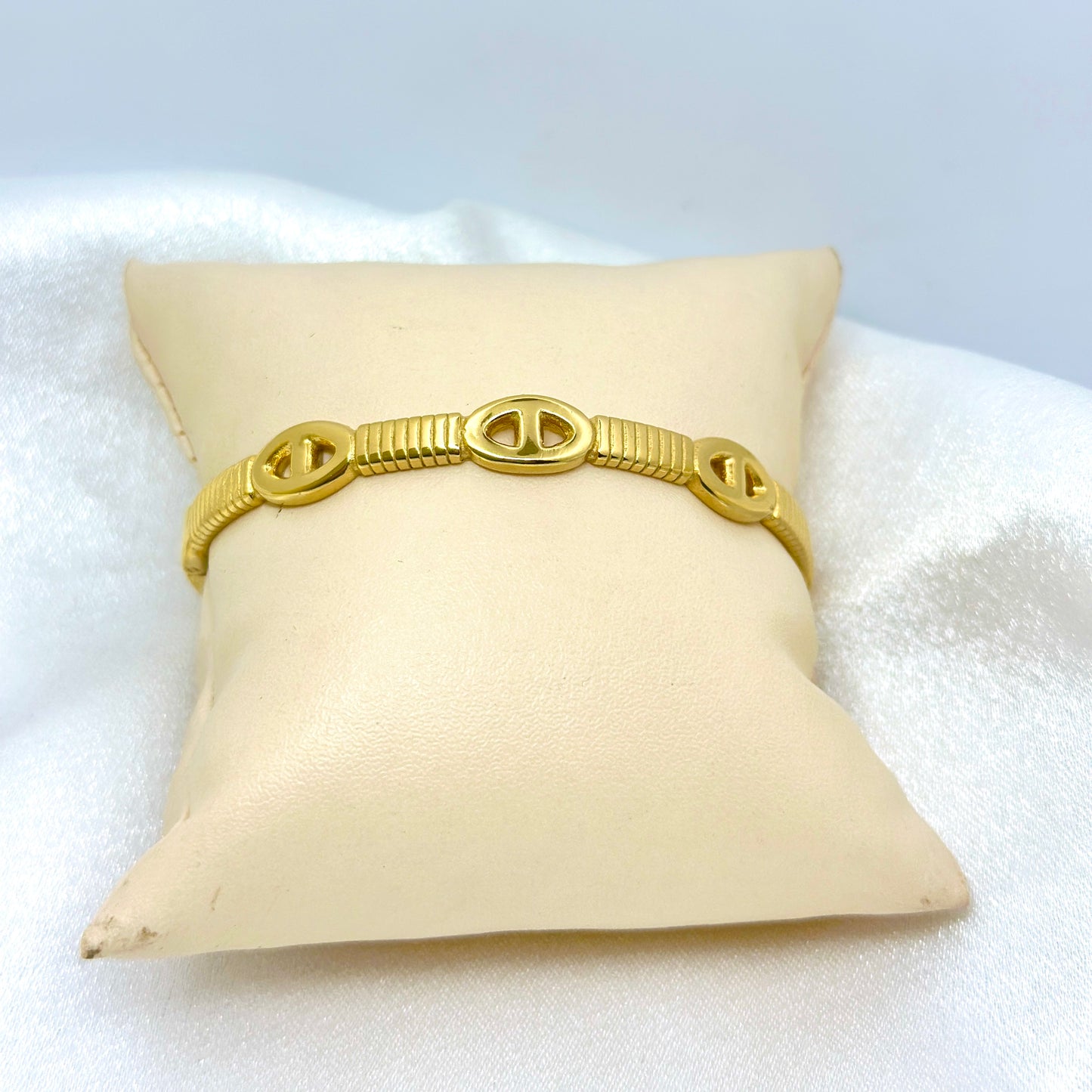 Minimal Gold Textured Bracelet