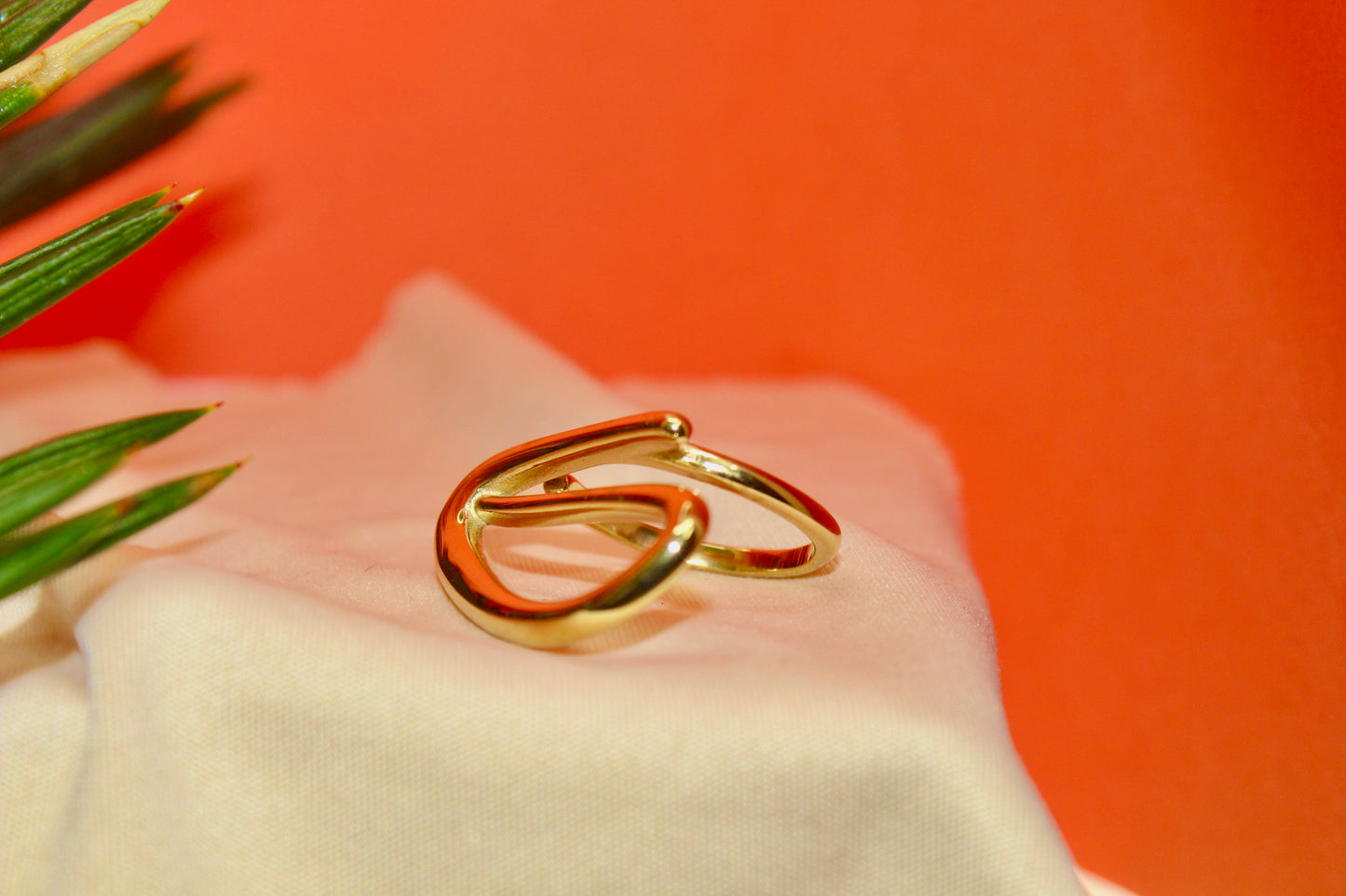 Sculpted Loop Gold Ring
