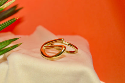 Sculpted Loop Gold Ring