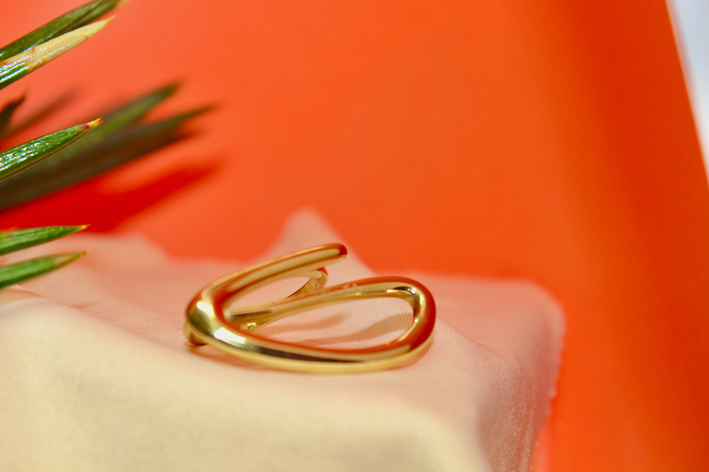 Sculpted Loop Gold Ring