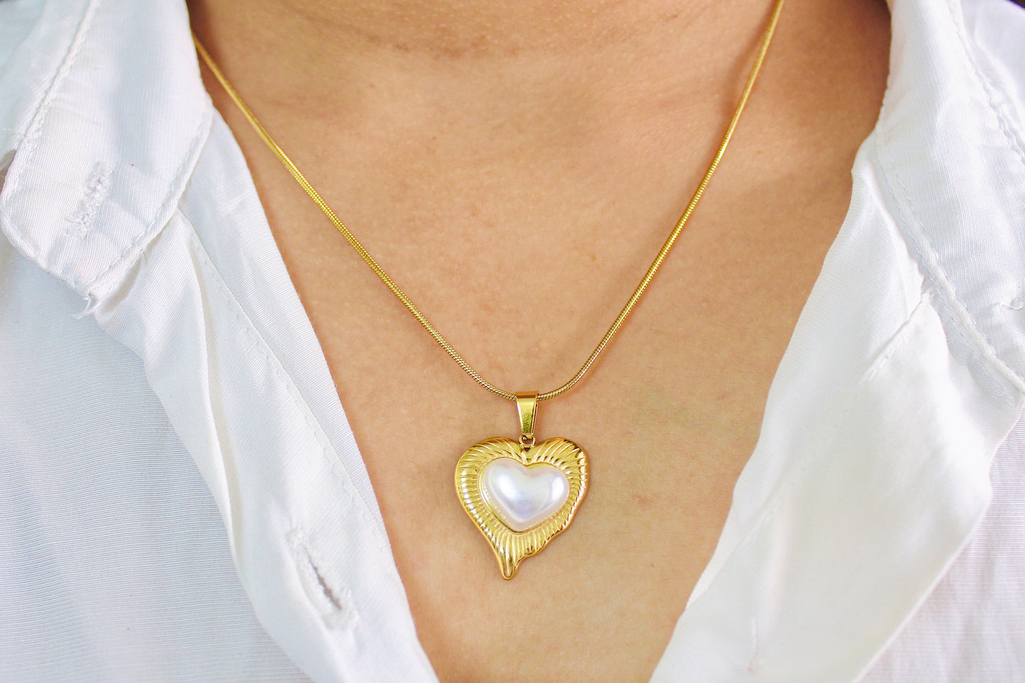 Heartbeat Pearl Necklace With Earrings