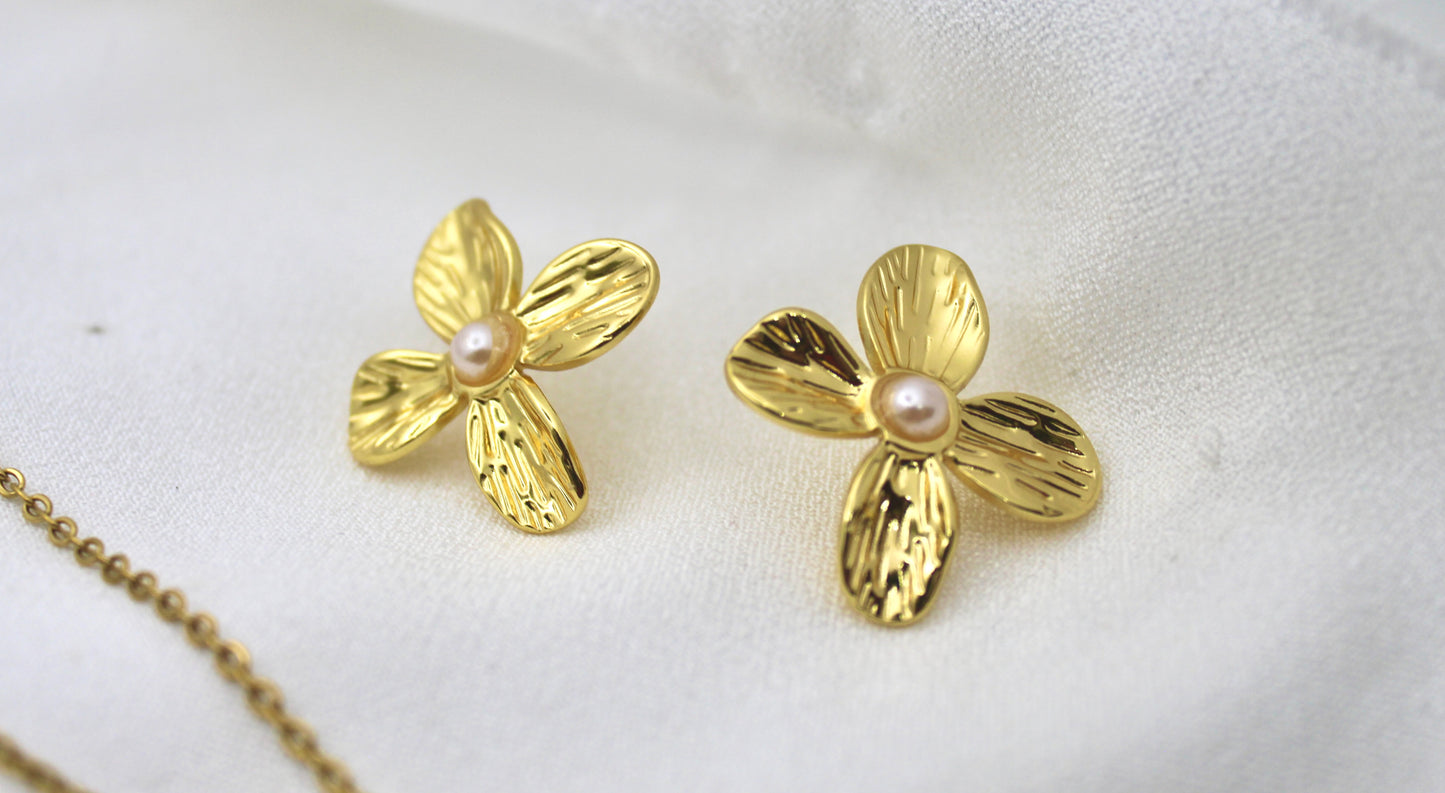 Orchid Bloom Necklace With Earrings