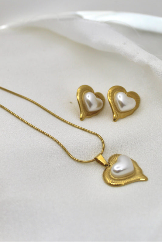 Heartbeat Pearl Necklace With Earrings