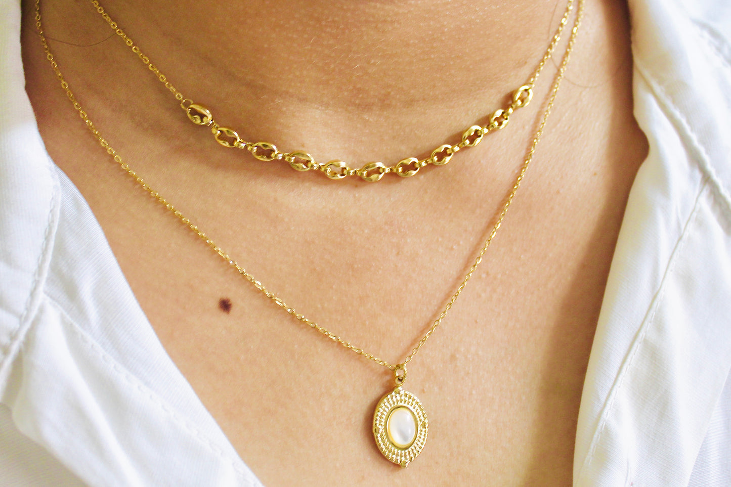 Oval Pearl Pendant Layered Necklace