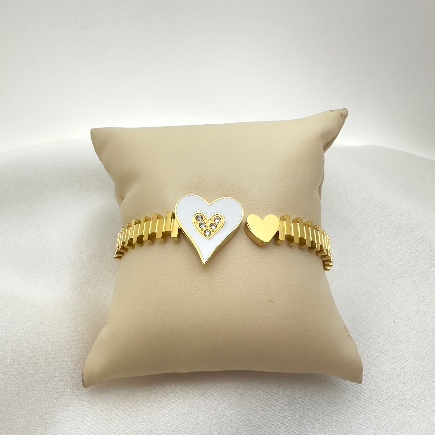 Amour White Heart Gold Cuff