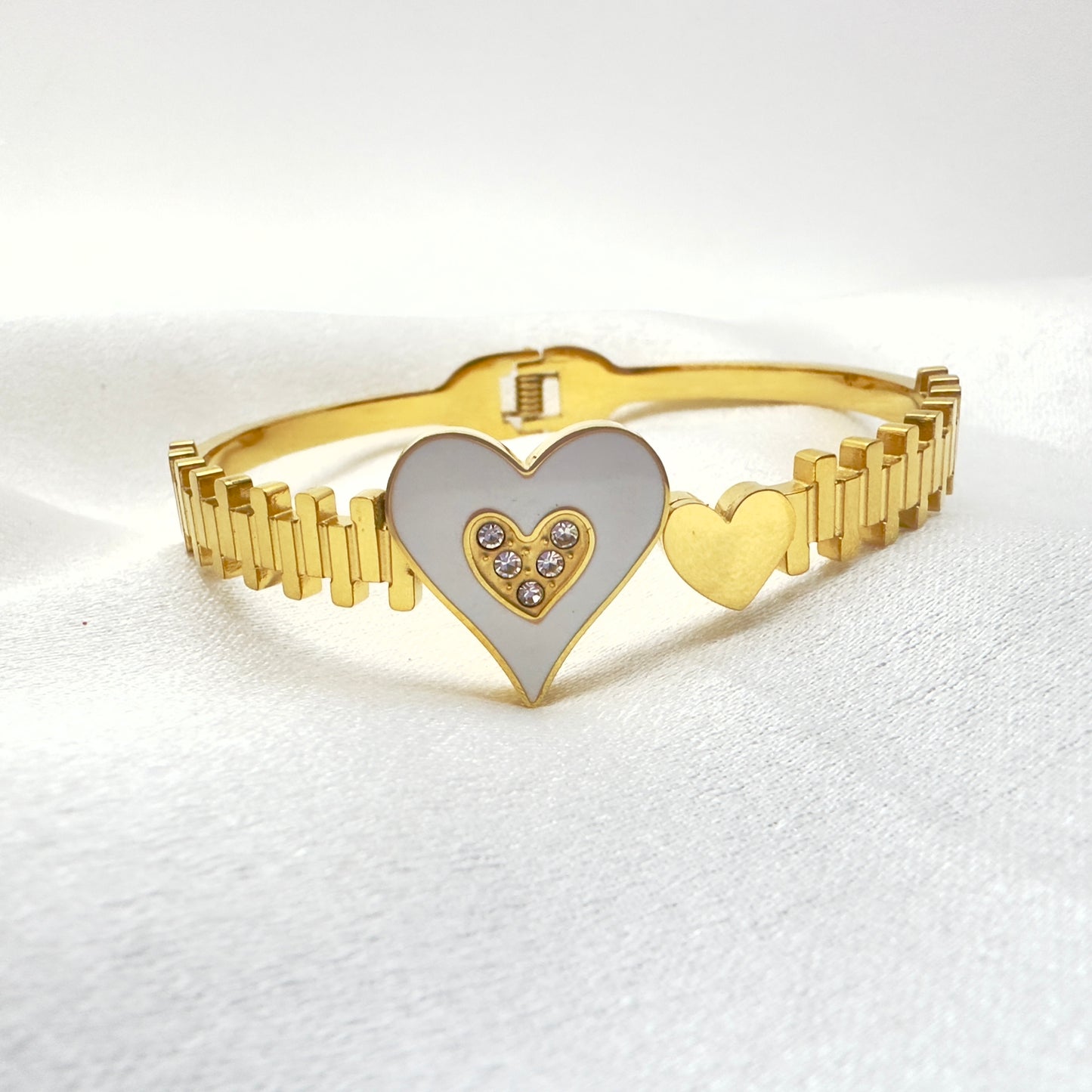 Amour White Heart Gold Cuff