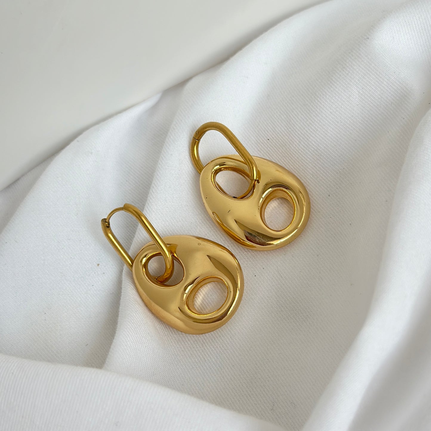 Minimal Oval Earrings