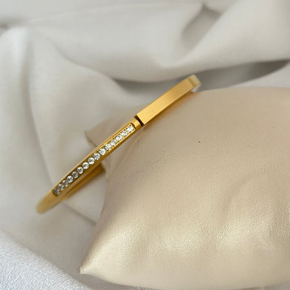 Zarika Sleek Bracelet