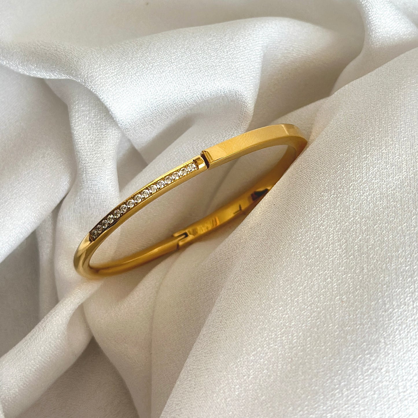 Zarika Sleek Bracelet