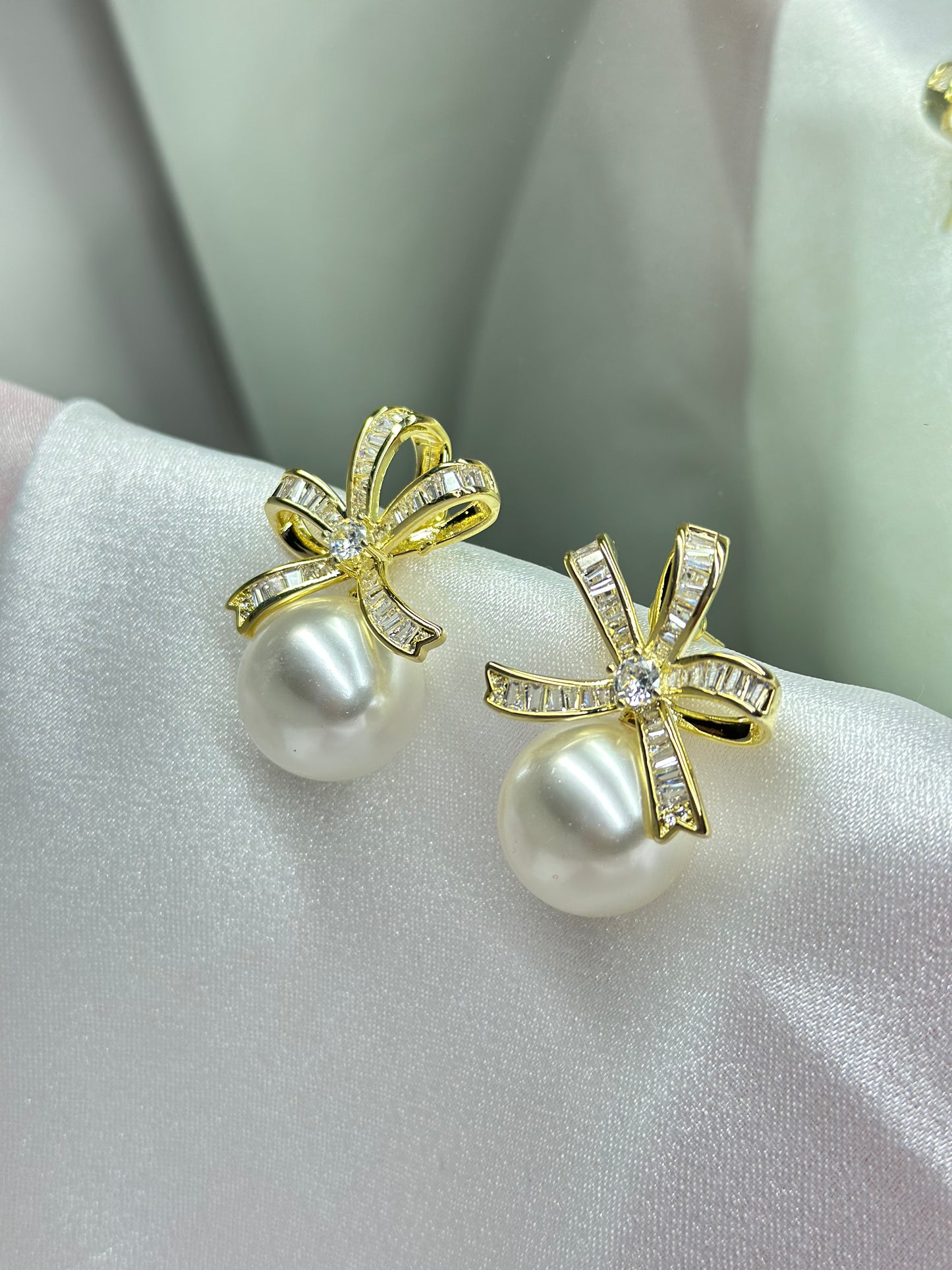 Golden Grace Bows