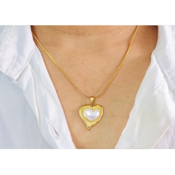 Heartbeat Pearl Necklace With Earrings